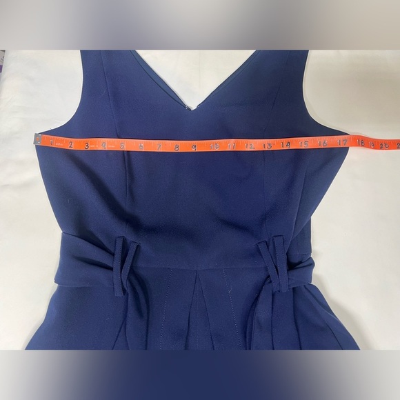 TAHARI Navy blue double V neckline sleeveless jumpsuit size 4. - Picture 14 of 16